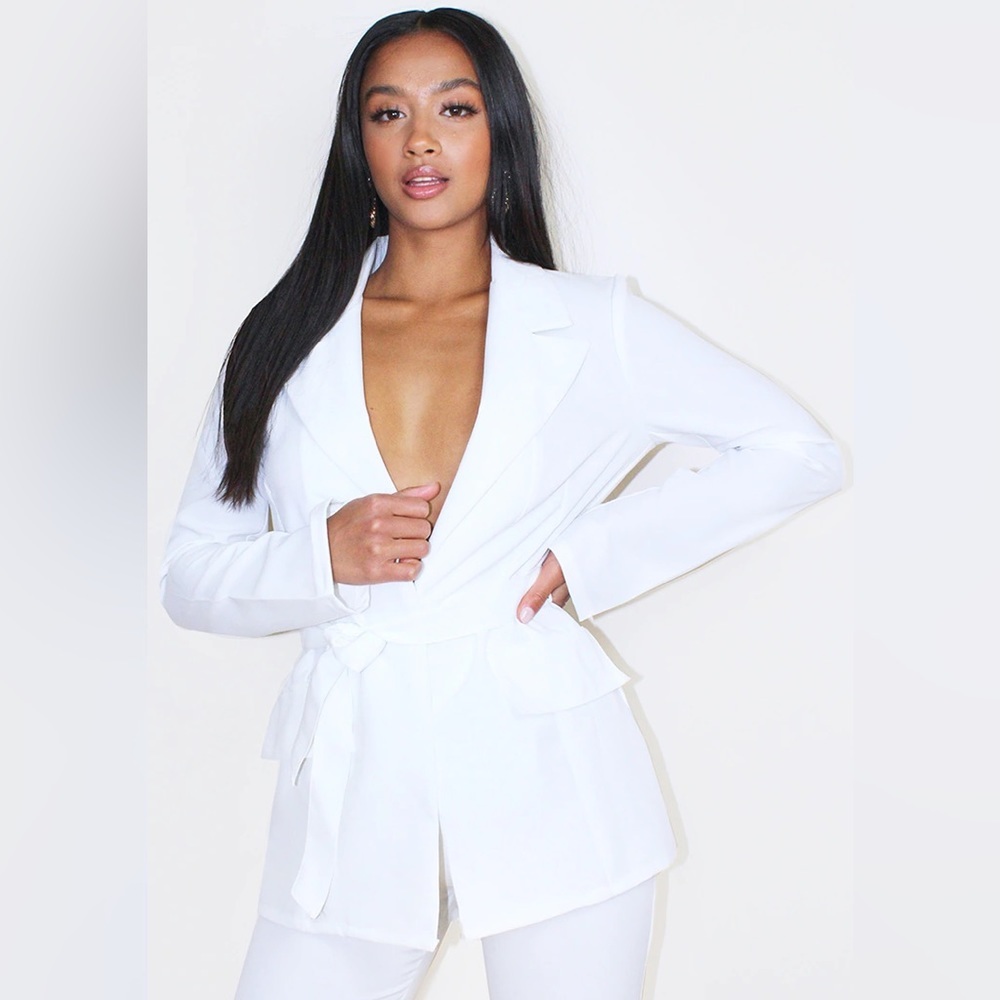 Pretty Little Thing Petite Cream Cargo Detail Tie Blazer